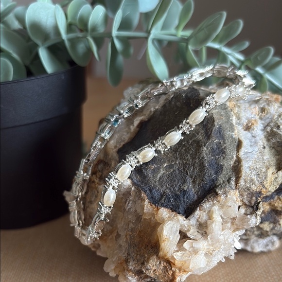 Vintage Avon Moonstone Style Tennis Bracelet June Birthstone Silver Tone NIB B32 - Picture 5 of 14